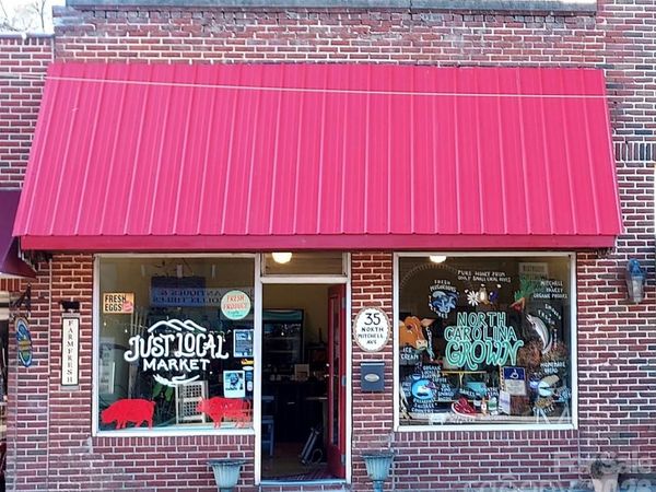 35 N Mitchell Avenue N, Bakersville, NC 28705