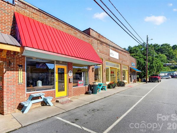 35 N Mitchell Avenue N, Bakersville, NC 28705