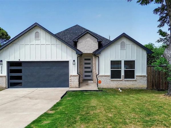 3208 31st Street, Fort Worth, TX 76106