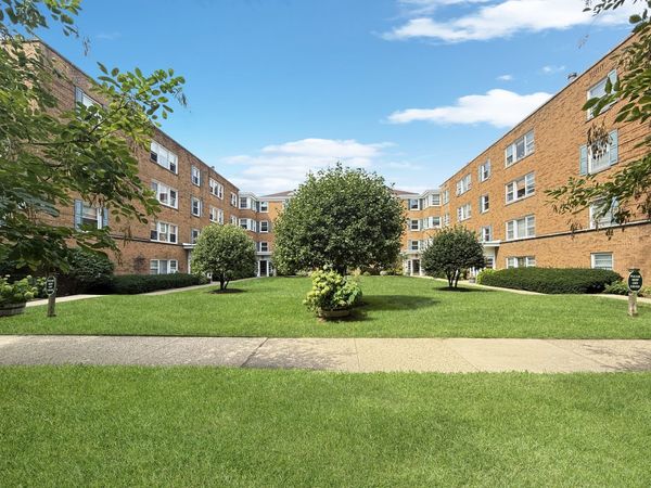 520 MICHIGAN Avenue, Unit 1W, Evanston, IL 60202