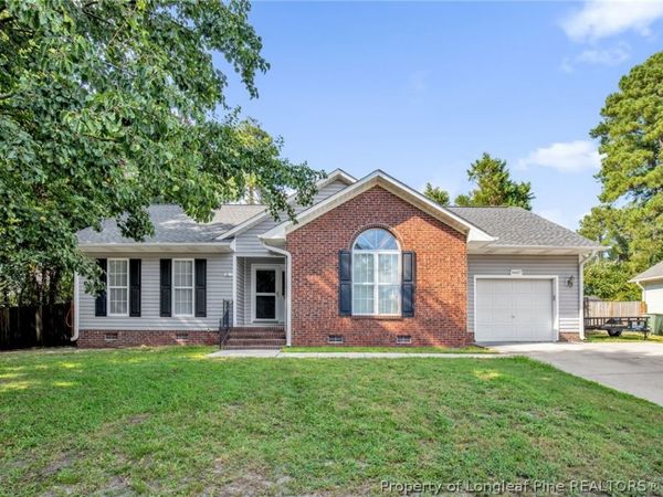 5607 Walkabout Road, Hope Mills, NC 28348