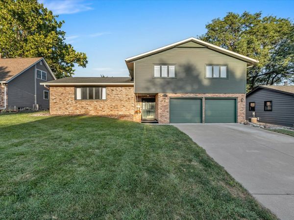 2705 36th Street , Rock Island, IL 61201