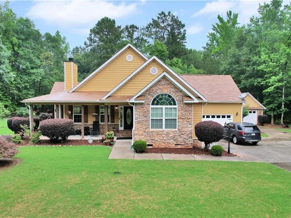 149 Marina Circle , Jackson, GA 30233