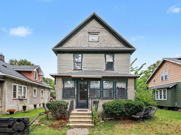 909 Clinton Avenue, Kalamazoo, MI 49001