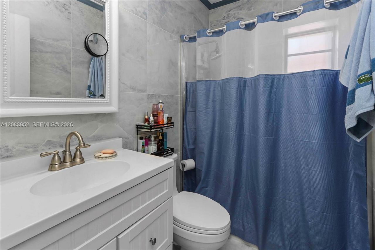 2530 SW 27th St , Miami, FL 33133 Photo