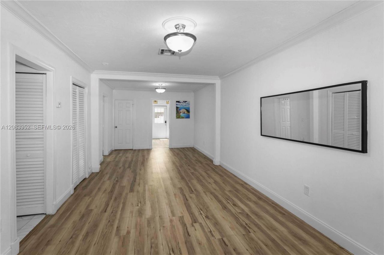 2530 SW 27th St , Miami, FL 33133 Photo
