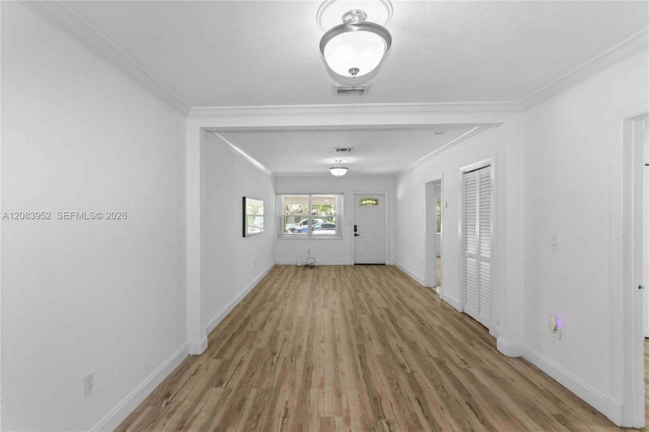 2530 SW 27th St , Miami, FL 33133 Photo