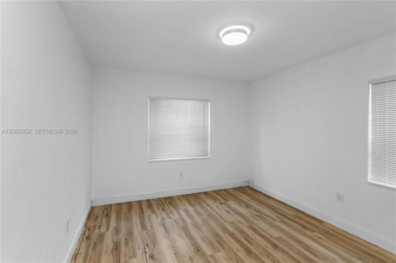 2530 SW 27th St , Miami, FL 33133 Photo