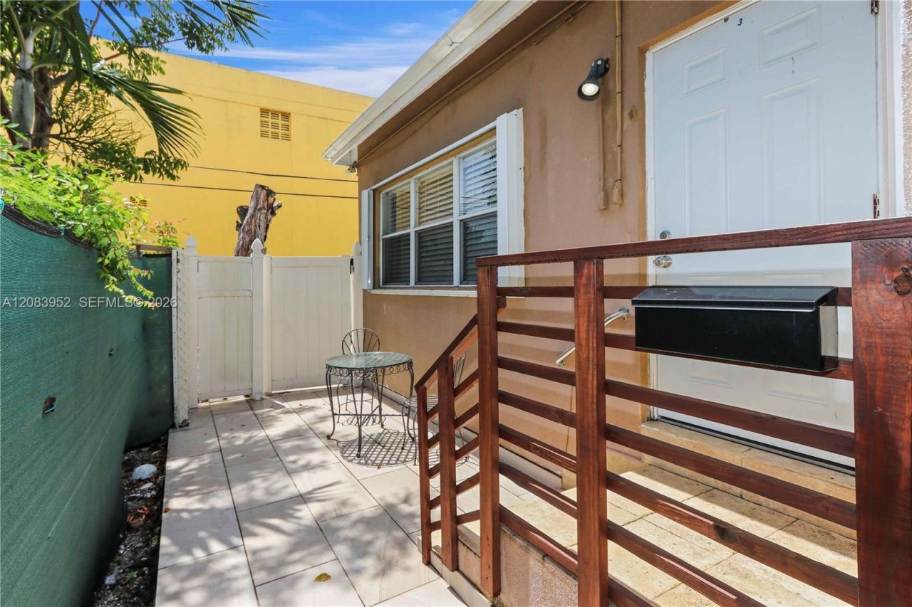 2530 SW 27th St , Miami, FL 33133 Photo