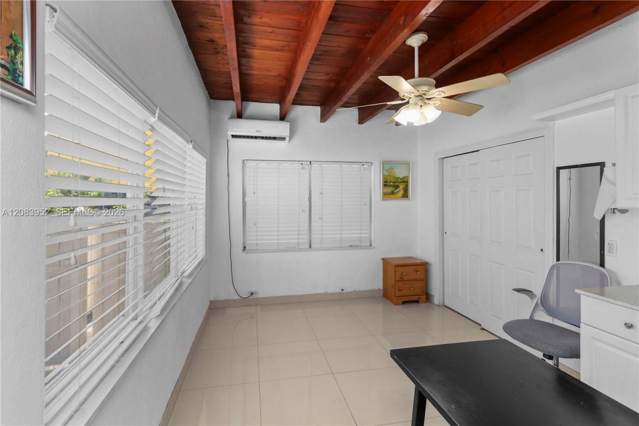 2530 SW 27th St , Miami, FL 33133 Photo