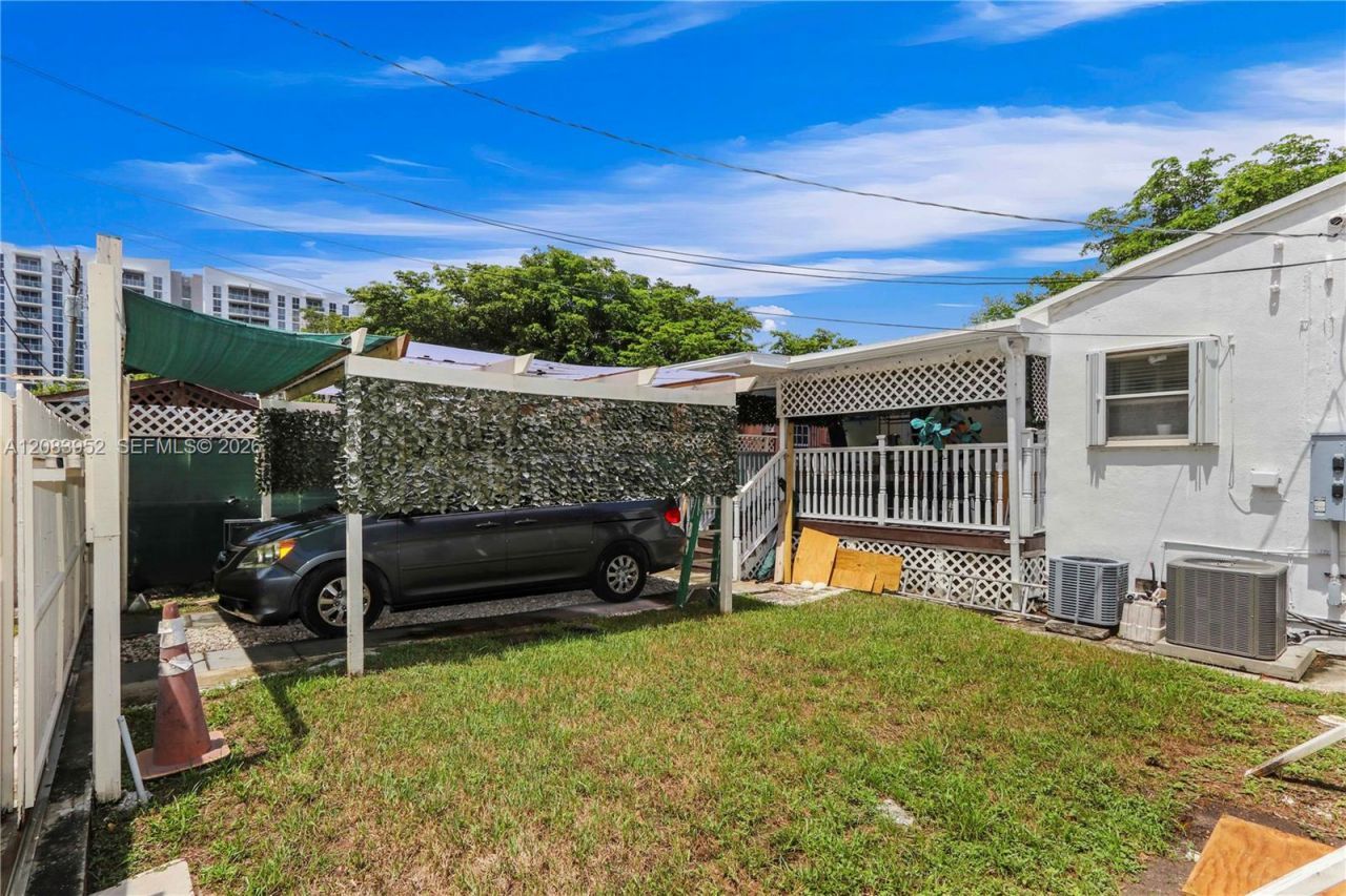 2530 SW 27th St , Miami, FL 33133 Photo
