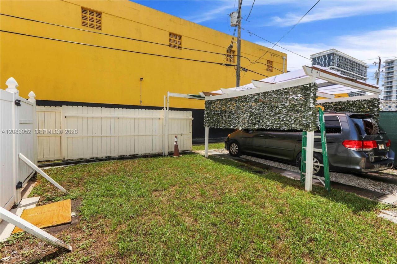 2530 SW 27th St , Miami, FL 33133 Photo