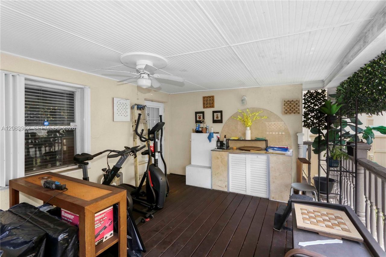 2530 SW 27th St , Miami, FL 33133 Photo