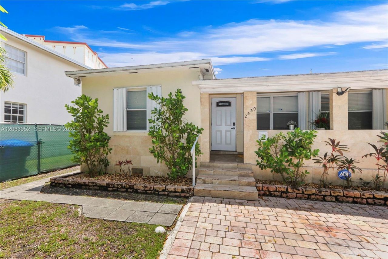 2530 SW 27th St , Miami, FL 33133 Photo