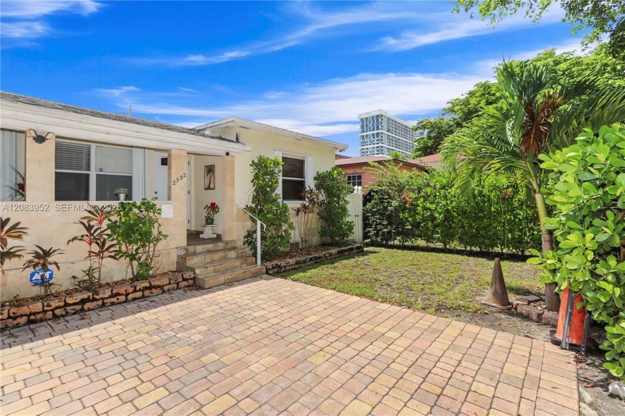 2530 SW 27th St , Miami, FL 33133 Photo