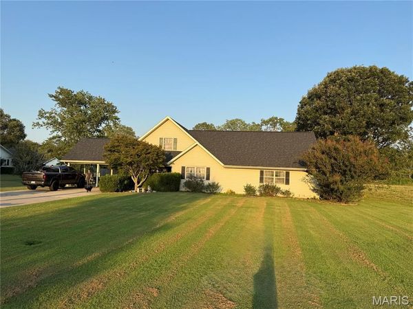 202 Larue Lane , Sikeston, MO 63801