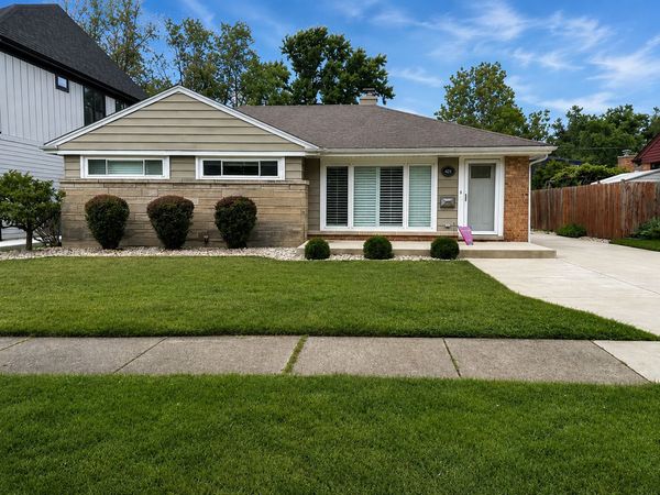 465 W Fremont Avenue , Elmhurst, IL 60126