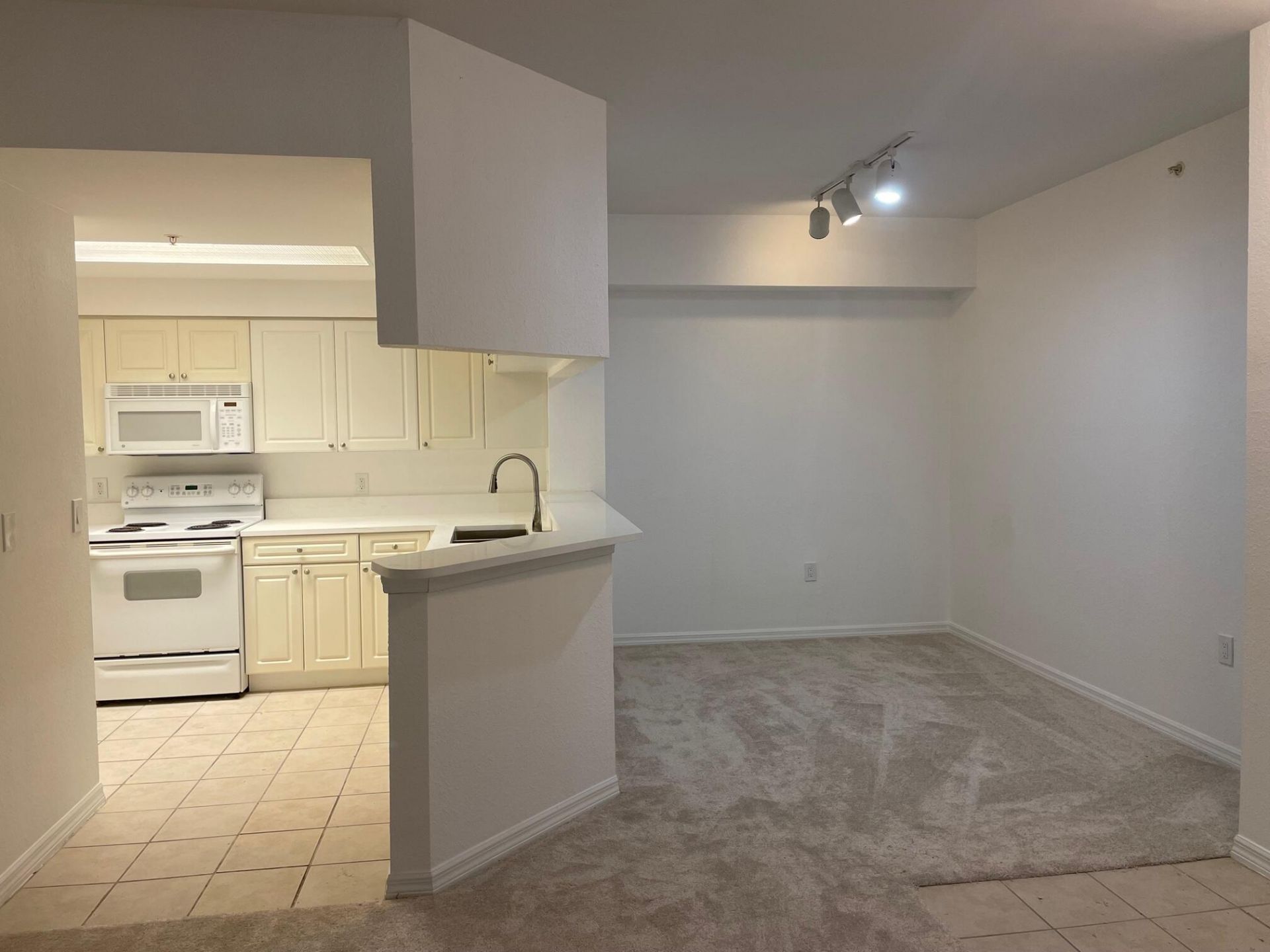 3021 Alcazar Place, Unit 306, Palm Beach Gardens, FL 33410 Photo