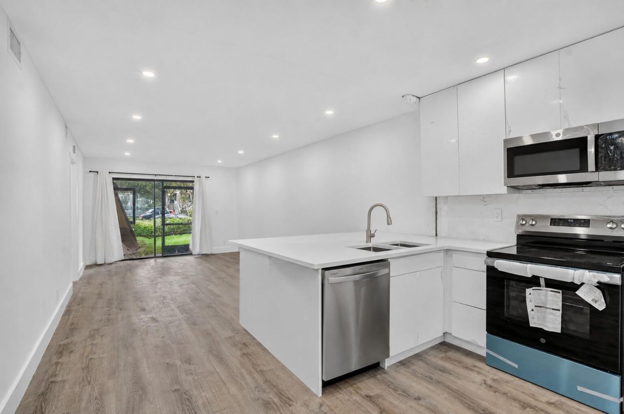 21950 Soundview Terrace, Unit 107, Boca Raton, FL 33433 Photo