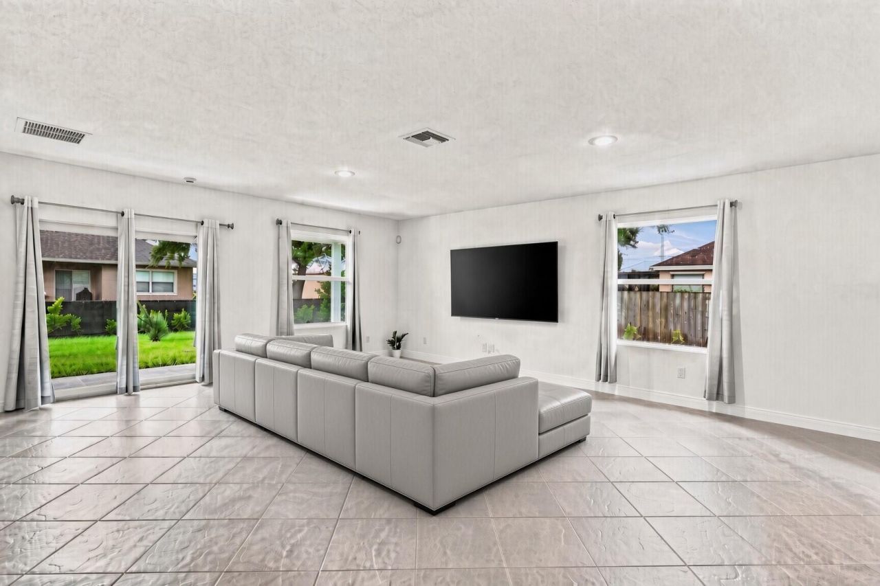 226 SW Milburn Circle, Port Saint Lucie, FL 34953 Photo