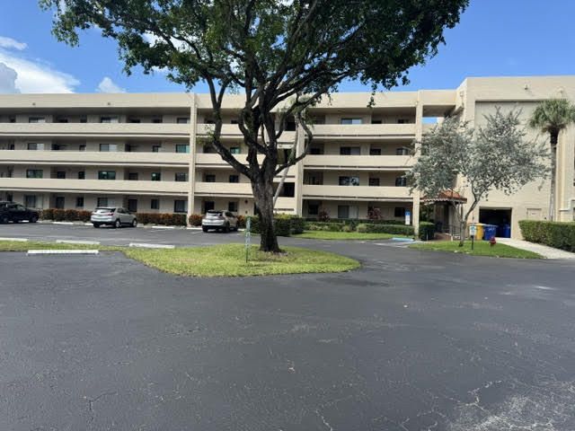 3154 Via Poinciana, Unit 115, Lake Worth, FL 33467 Photo
