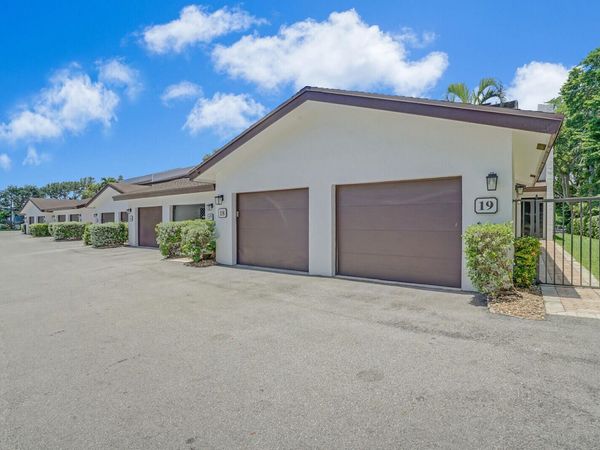 1301 N RIVERSIDE Drive, Unit 19, Pompano Beach, FL 33062