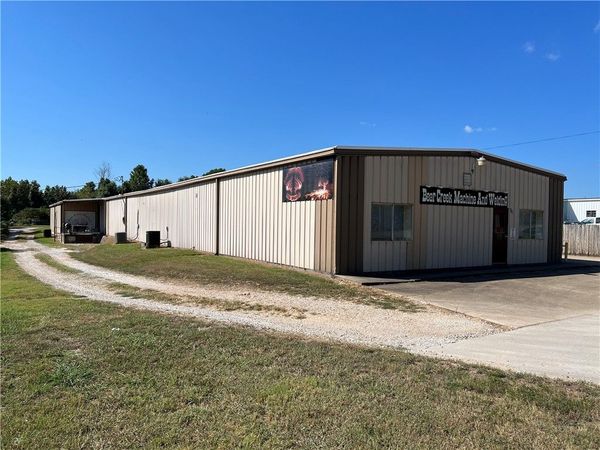 320 Industrial Park Road , Harrison, AR 72601