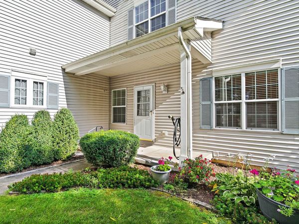 1075 Castleshire Drive , Unit 1075, Woodstock, IL 60098