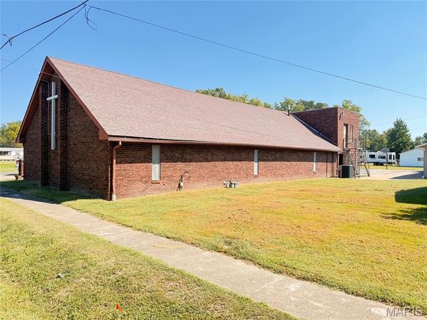 101 E Depew Street , Odin, IL 62870
