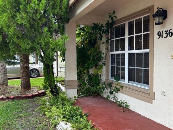 9136 NW 192nd Ter , Hialeah, FL 33018
