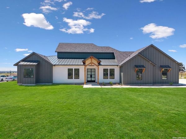 1195 County Road 319, La Vernia, TX 78121