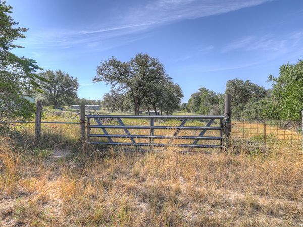 3912 Hickory Forrest, Seguin, TX 78155