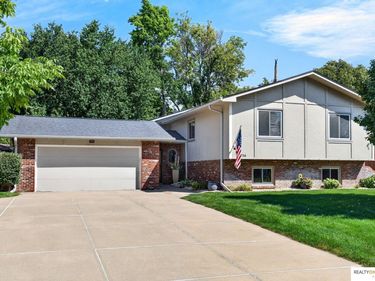 21756 Pacific Street, Elkhorn, NE 68022