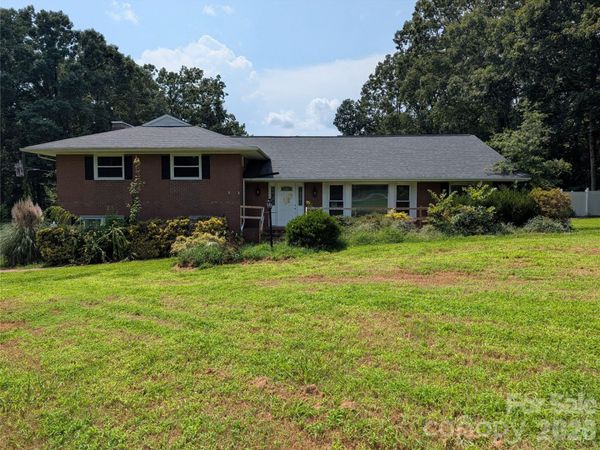 220 Augusta Drive , Statesville, NC 28625
