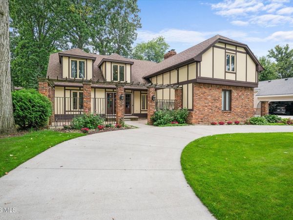5253 Tavistock Drive, Toledo, OH 43623