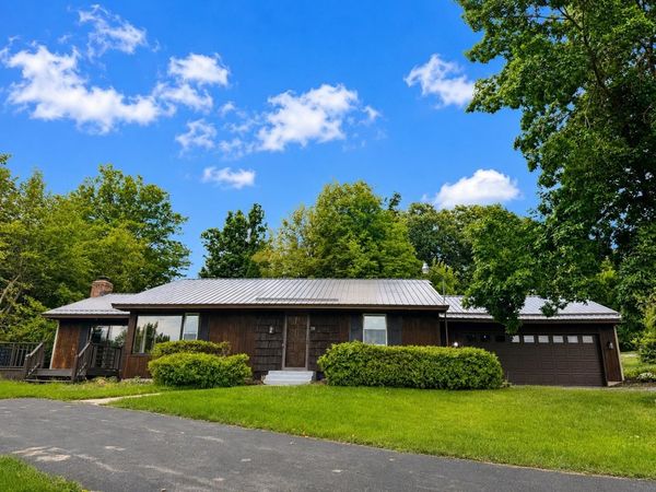 576 Timber Hills Drive , Freeport, IL 61032