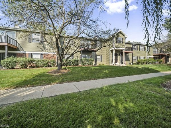 1328 Mc Dowell Road, Unit 103, Naperville, IL 60563