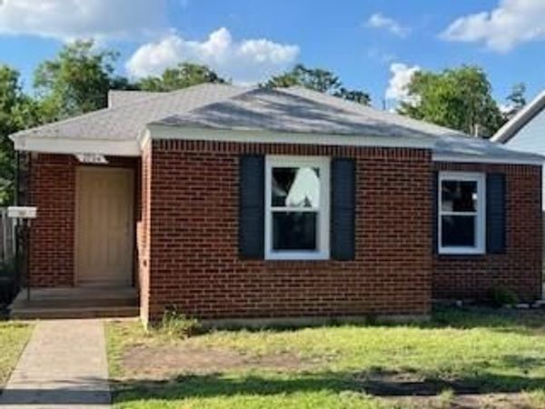 2704 W Bewick Street, Fort Worth, TX 76109
