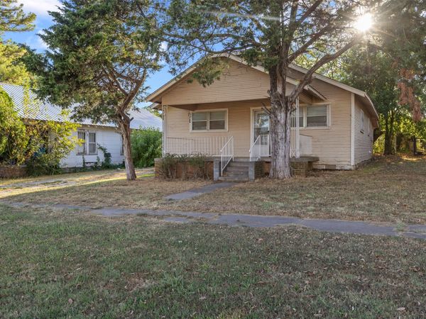 205 Broadway Street , Konawa, OK 74849