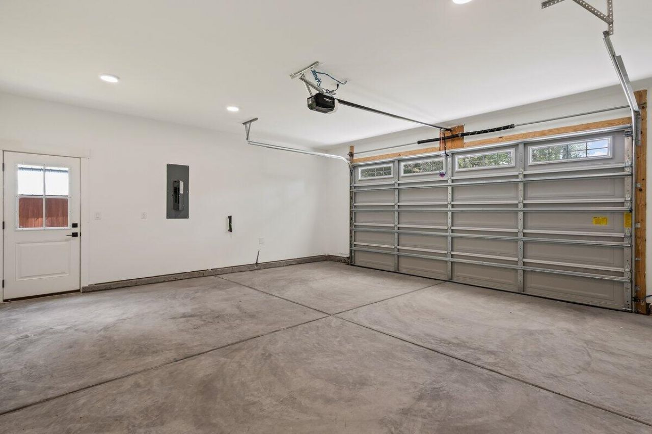 6224 Martin Street Photo 29