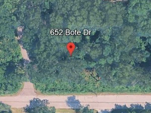 652 Bote Drive , Porter, IN 46304