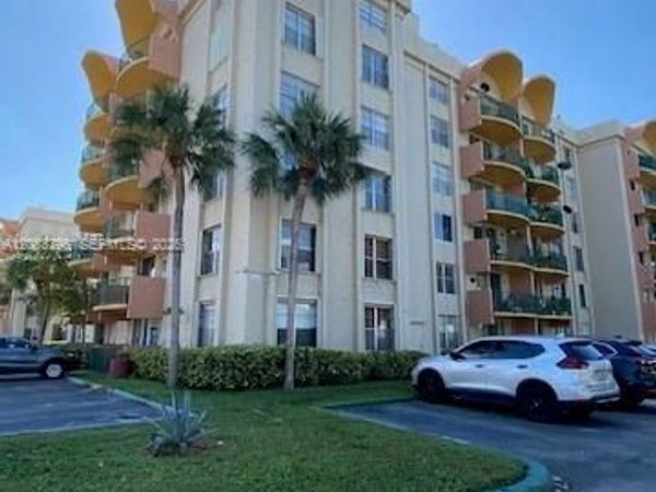 9360 Fontainebleau Blvd , Unit 611, Miami, FL 33172