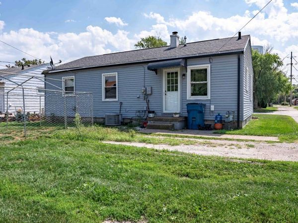 117 E 6th Street, Port Clinton, OH 43452
