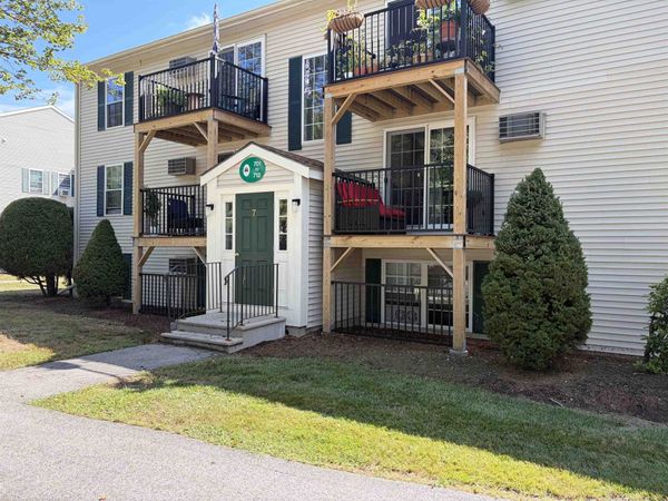 702 White Cedar Boulevard, Portsmouth, NH 03801