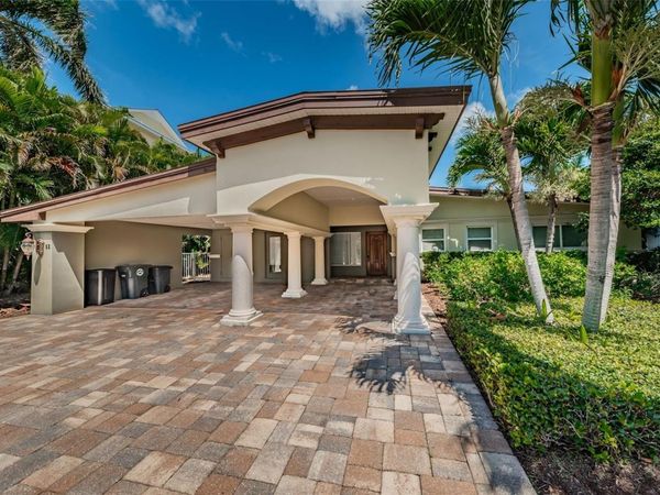 52 N PINE CIRCLE, BELLEAIR, FL 33756