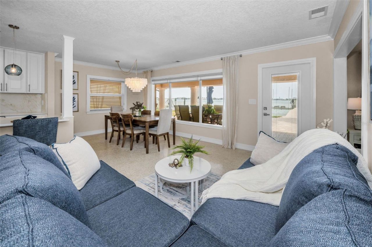 52 N Pine Circle, Belleair, FL 33756 Photo