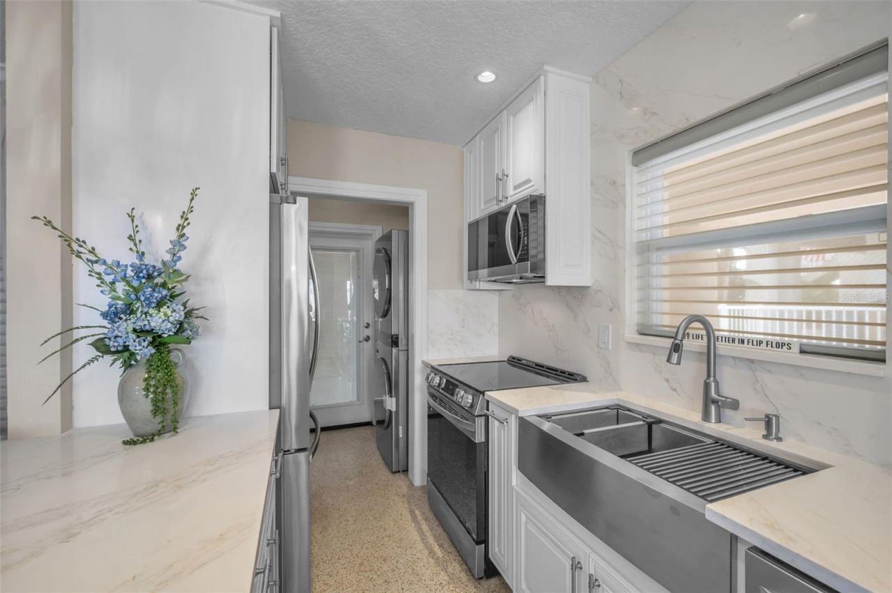 52 N Pine Circle, Belleair, FL 33756 Photo