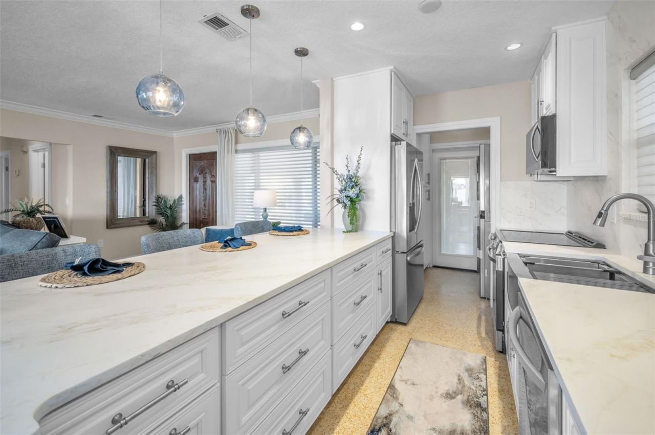 52 N Pine Circle, Belleair, FL 33756 Photo