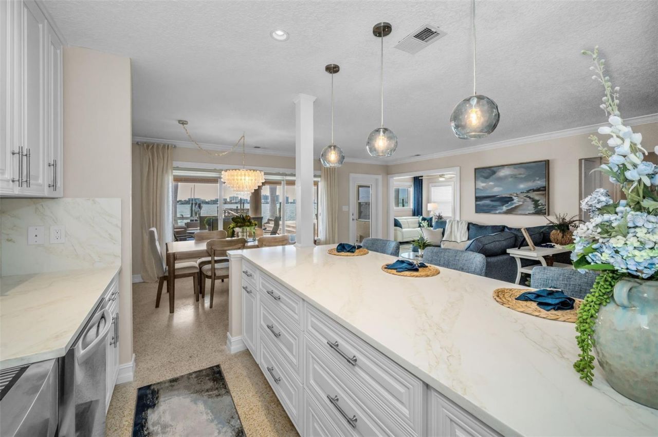 52 N Pine Circle, Belleair, FL 33756 Photo