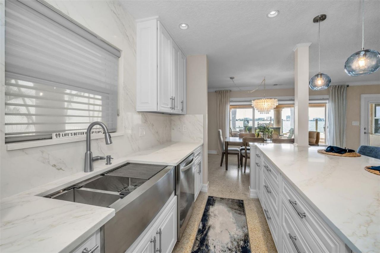 52 N Pine Circle, Belleair, FL 33756 Photo